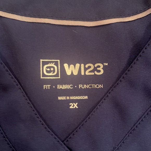 Never worn royal blue scrub set - Picture 2 of 4